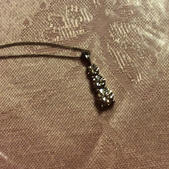 three stone Crystal pendant and chain - Picture 2 of 4